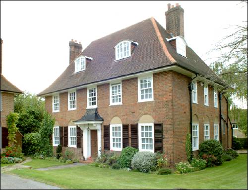 04 Linnell Close